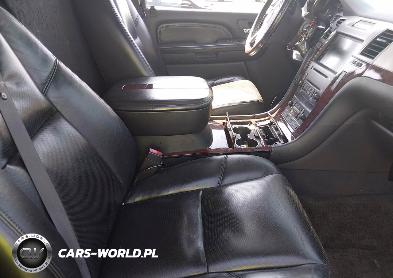 2008 Cadillac Escalade Standard VIN:1GYEC63828R161288 - 5
