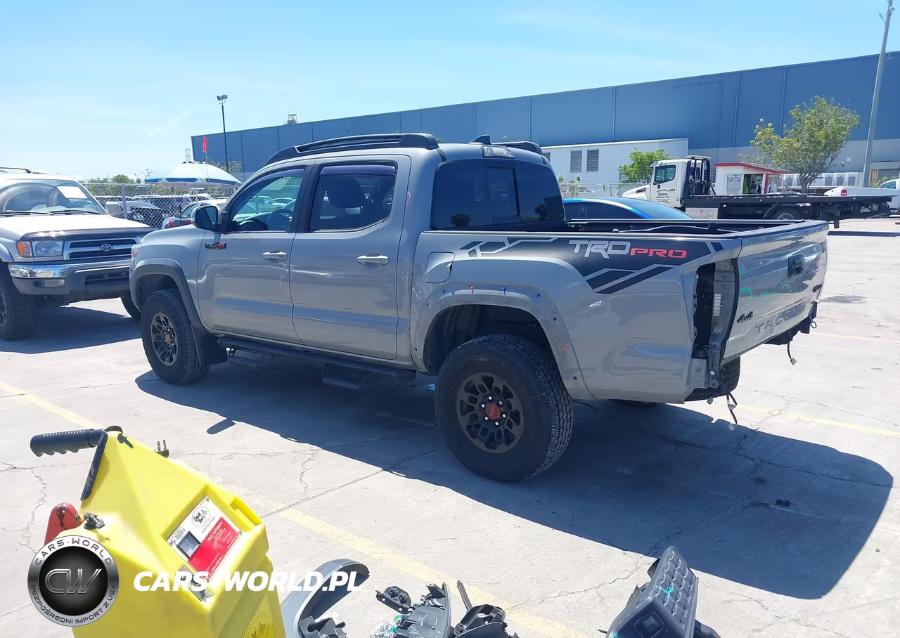 2017 Toyota Tacoma Trd Pro VIN:5TFCZ5AN7HX051895 - 3