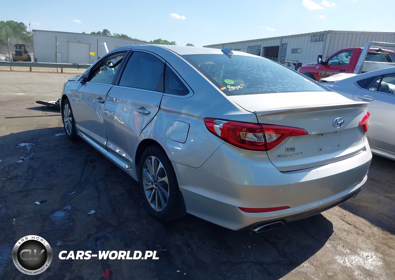 2015 Hyundai Sonata Sport VIN:5NPE34AF2FH240993 - 3