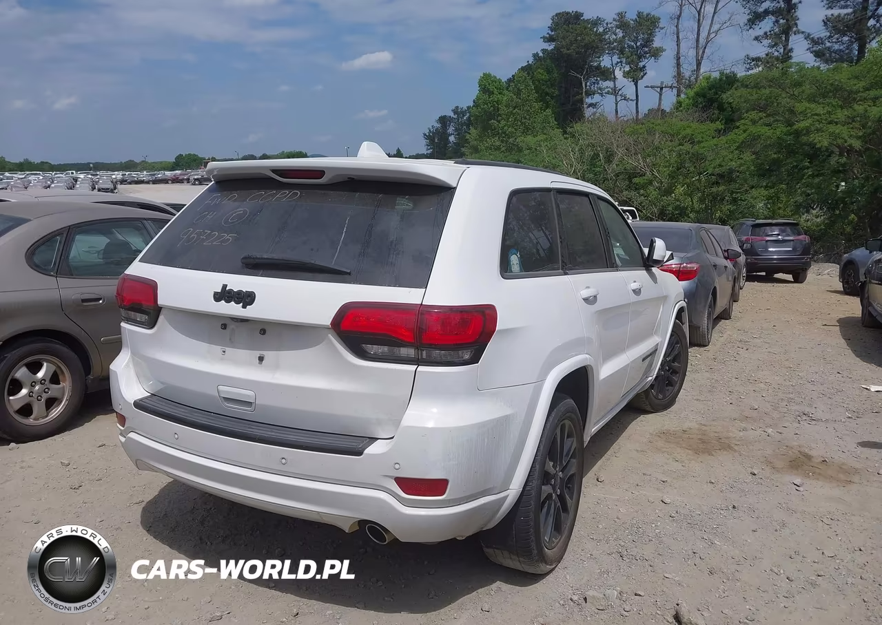 2017 Jeep Grand Cherokee Altitude 4X2 VIN:1C4RJEAG8HC957225 - 4