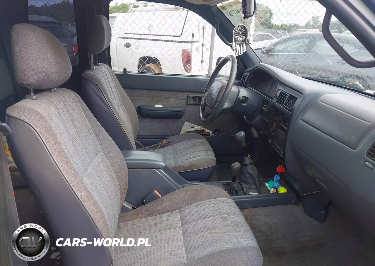 1999 Toyota Tacoma VIN:4TAWM72N1XZ422344 - 5