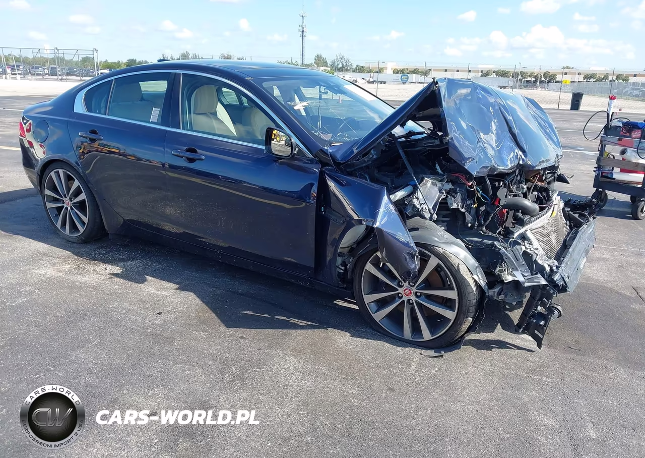 2017 Jaguar Xe 25T Prestige – zdjęcie 1 z 16