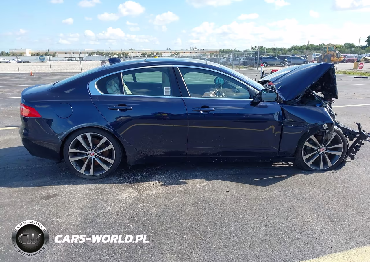 2017 Jaguar Xe 25T Prestige VIN:SAJAE4BG8HA969060 - 13