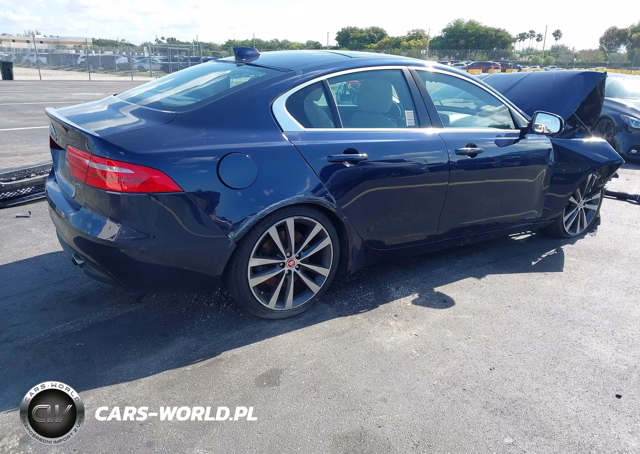 2017 Jaguar Xe 25T Prestige VIN:SAJAE4BG8HA969060 - 4