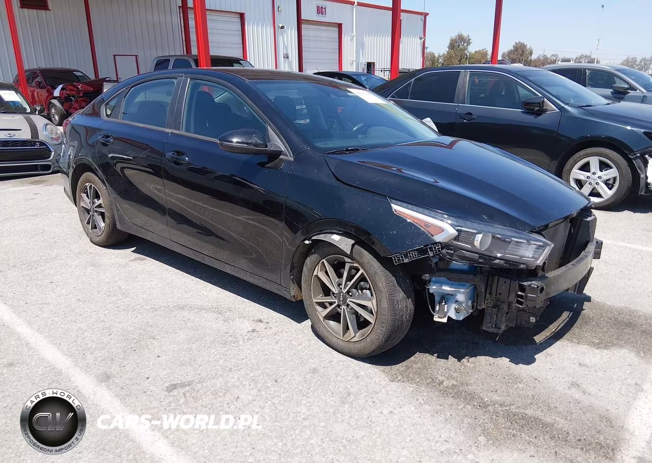 2024 Kia Forte Lxs – zdjęcie 1 z 17