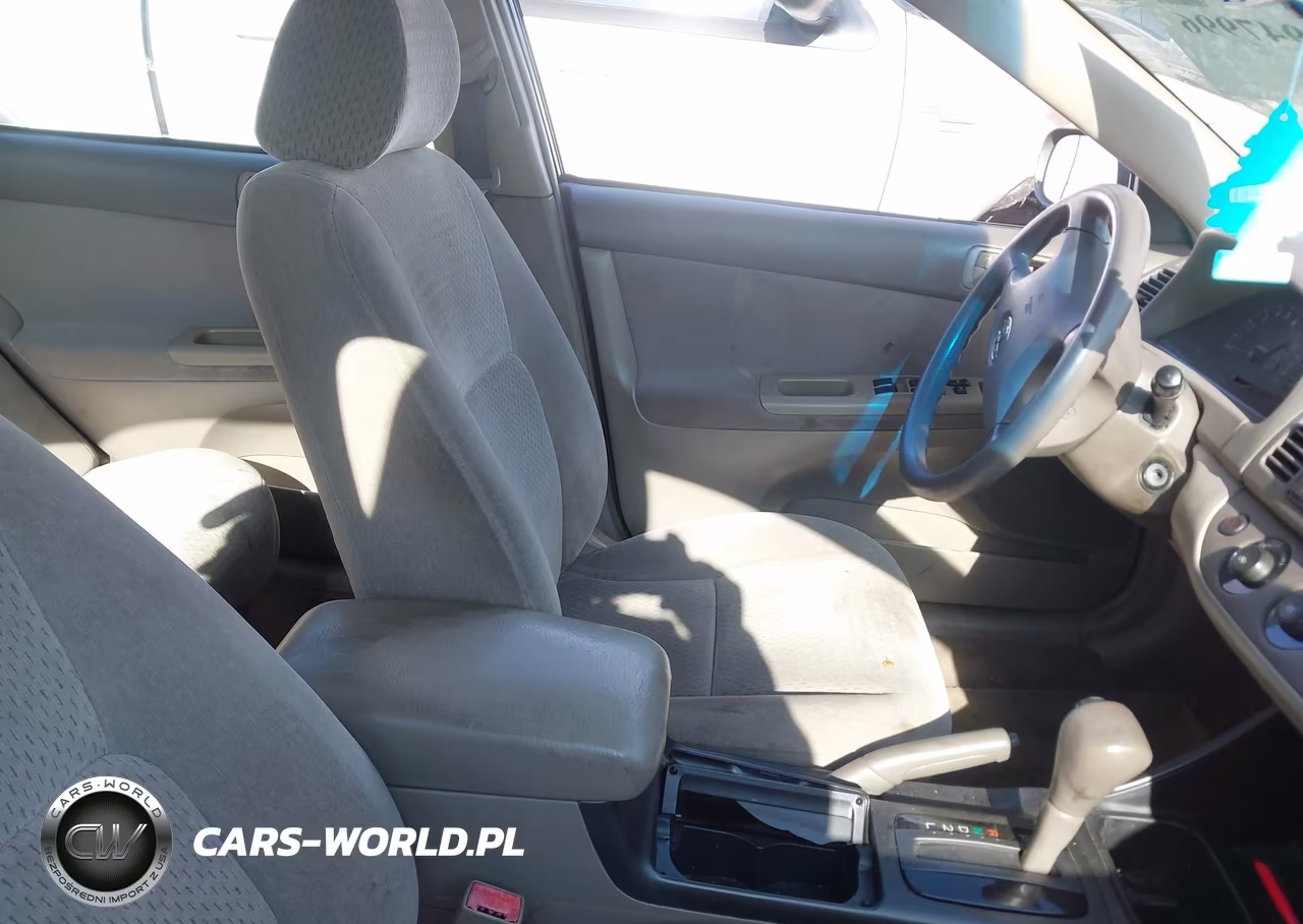 2002 Toyota Camry Le VIN:4T1BE32K82U569874 - 5
