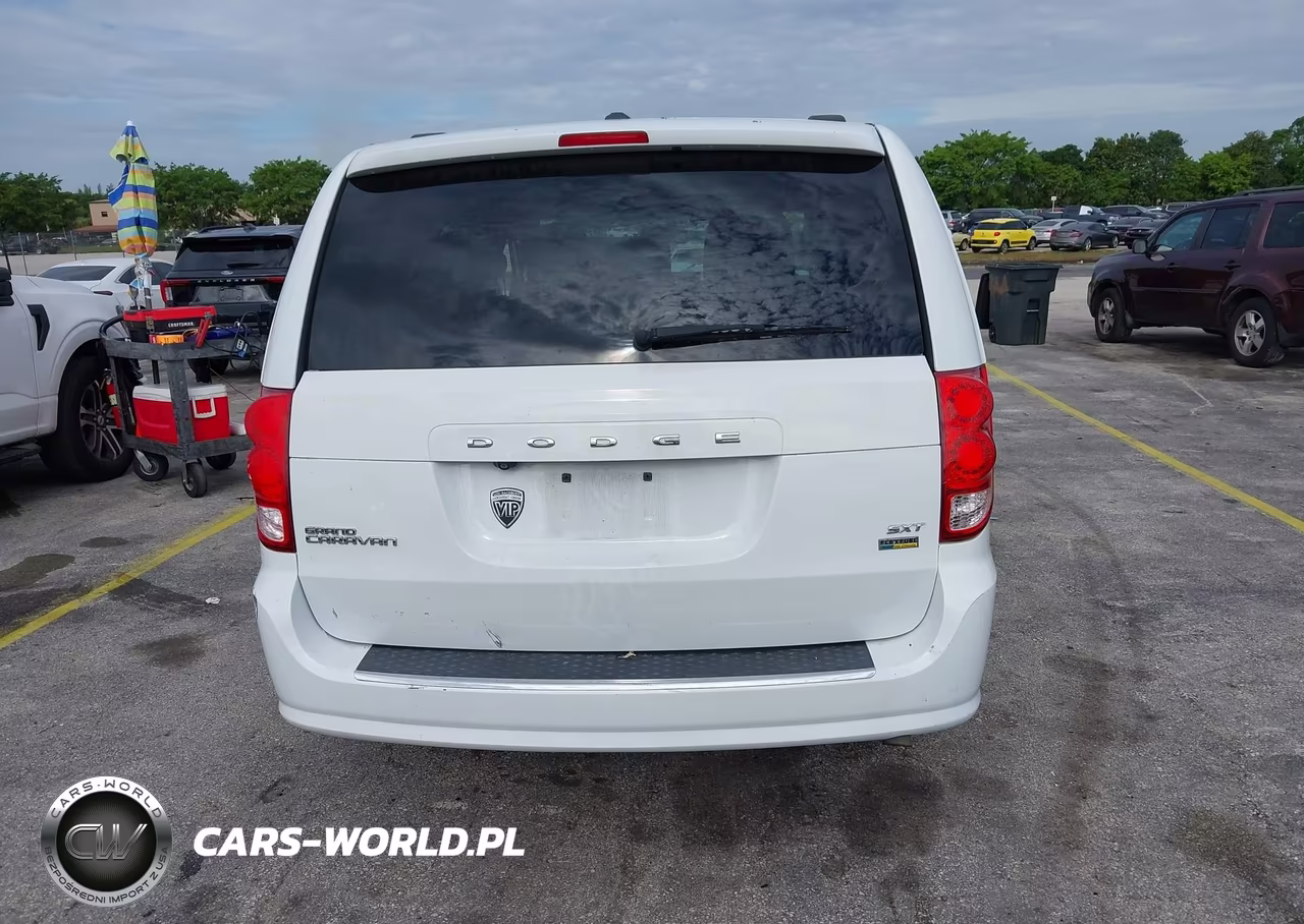 2018 Dodge Grand Caravan Sxt VIN:2C4RDGCG7JR266636 - 15
