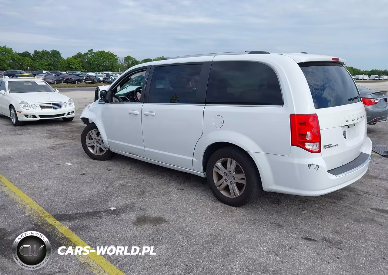 2018 Dodge Grand Caravan Sxt VIN:2C4RDGCG7JR266636 - 3