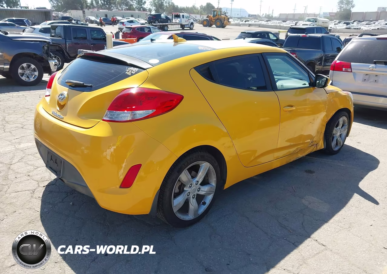 2015 Hyundai Veloster VIN:KMHTC6AD2FU243380 - 4