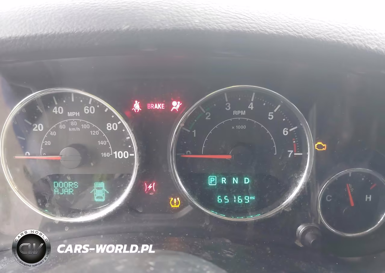2017 Jeep Wrangler Unlimited Sahara 4X4 VIN:1C4BJWEG3HL694093 - 7