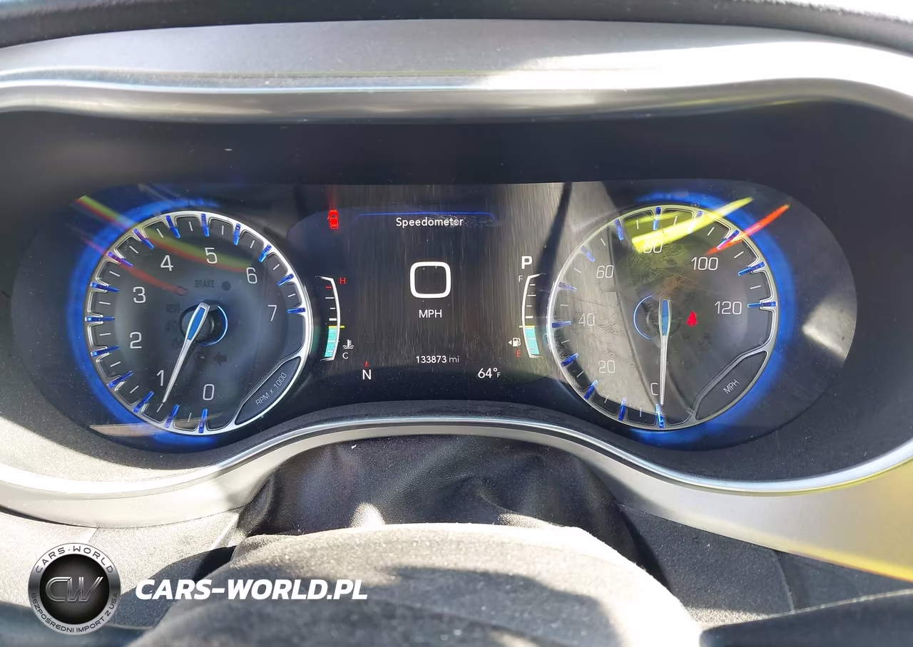 2019 Chrysler Pacifica Touring Plus VIN:2C4RC1FG6KR575155 - 7