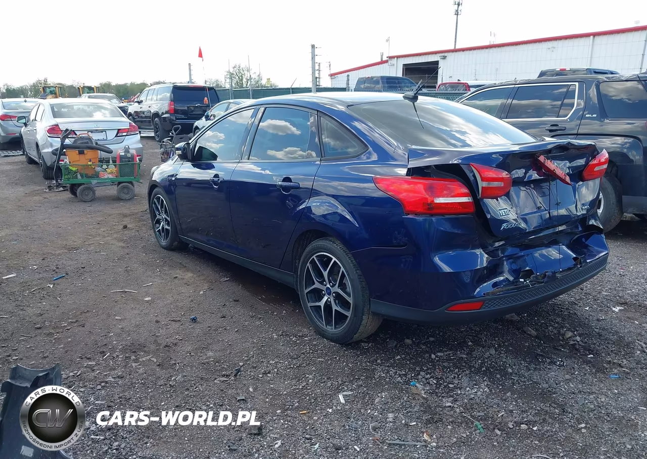 2017 Ford Focus Sel VIN:1FADP3H29HL243861 - 3