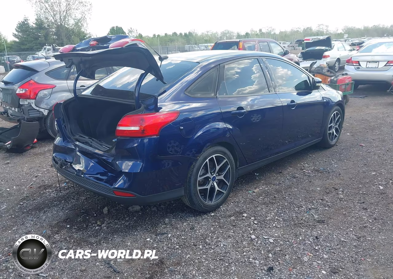 2017 Ford Focus Sel VIN:1FADP3H29HL243861 - 4