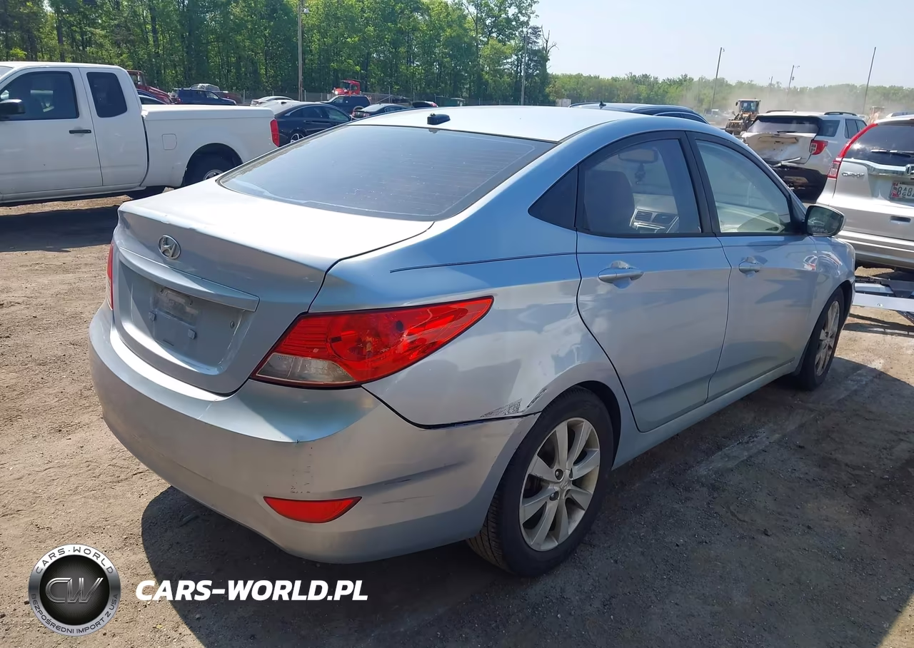 2013 Hyundai Accent Gls VIN:KMHCU4AE1DU423070 - 4