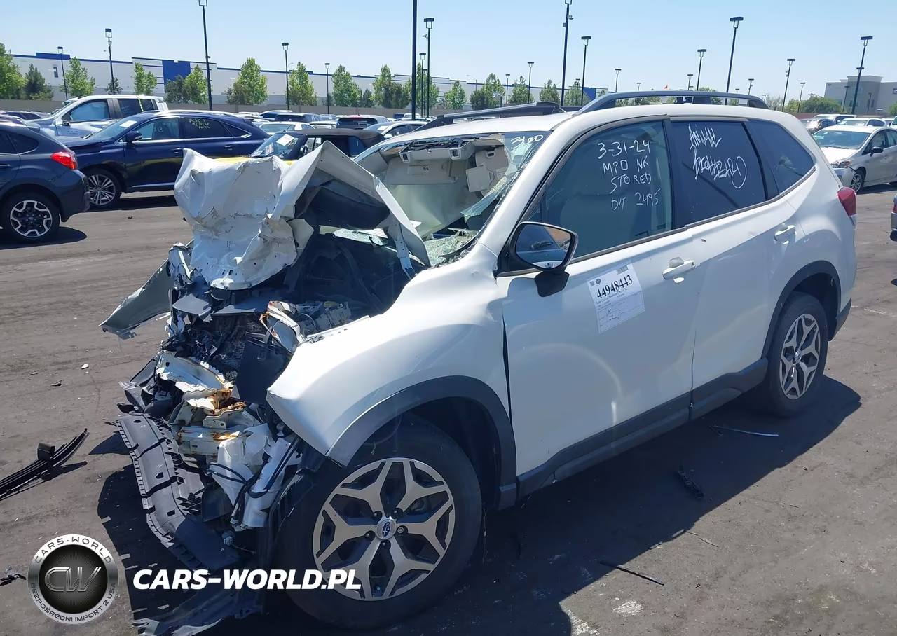 2019 Subaru Forester Premium VIN:JF2SKAGC8KH572495 - 2
