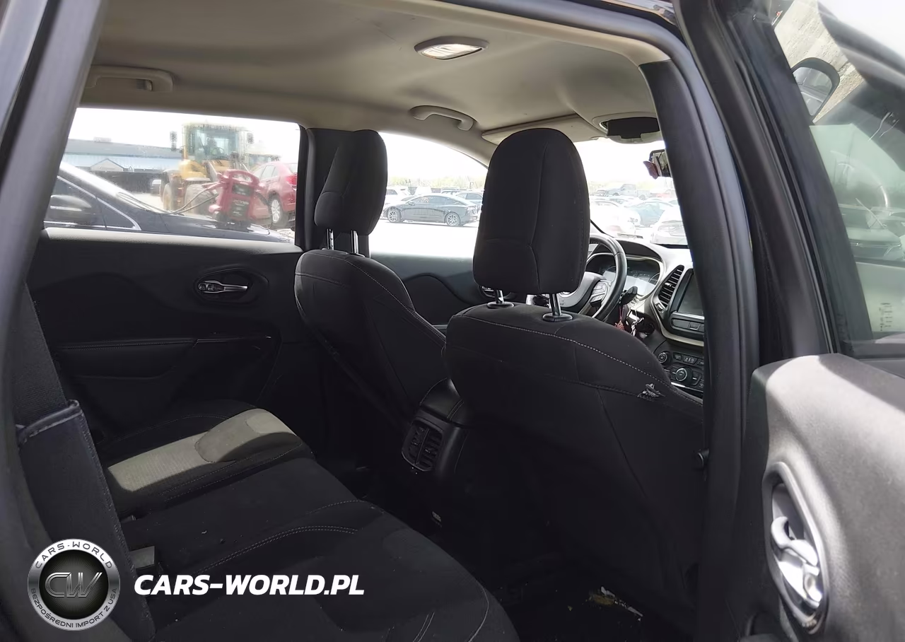 2016 Jeep Cherokee Altitude VIN:1C4PJLCS3GW106797 - 8