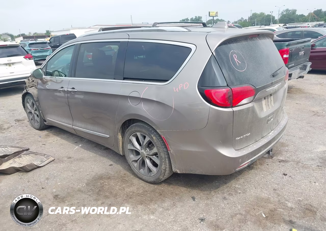 2017 Chrysler Pacifica Limited VIN:2C4RC1GG1HR536609 - 3