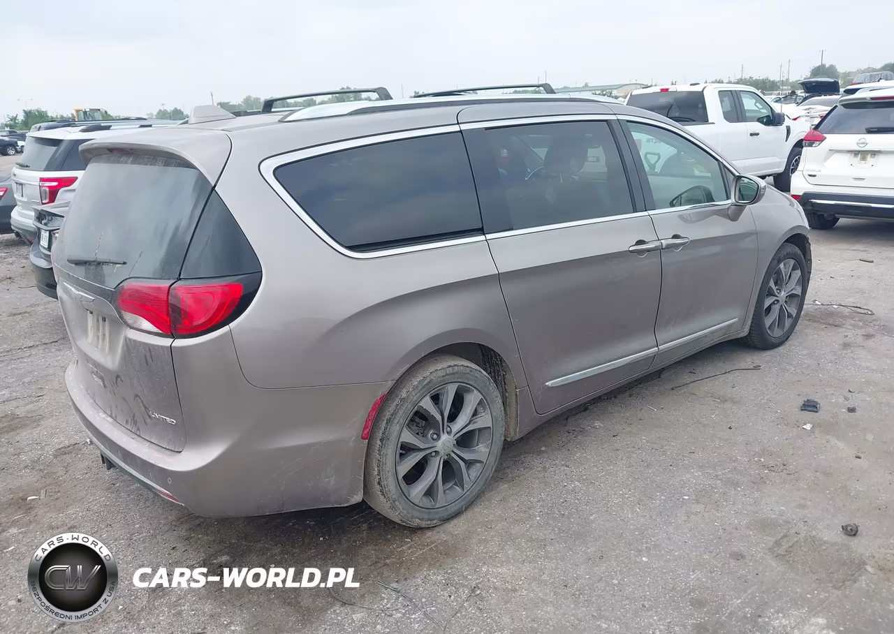 2017 Chrysler Pacifica Limited VIN:2C4RC1GG1HR536609 - 4