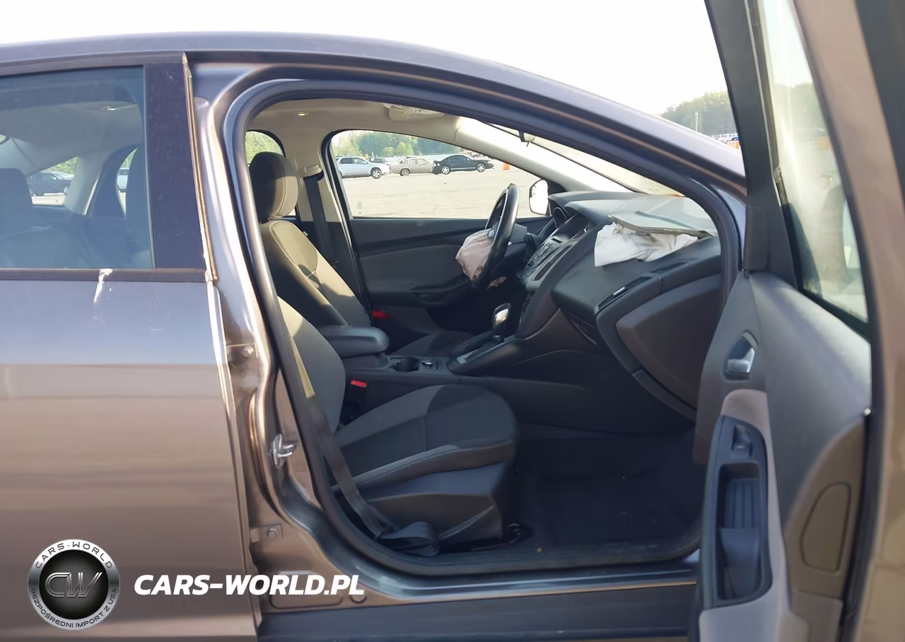 2014 Ford Focus Se VIN:1FADP3F23EL297624 - 5