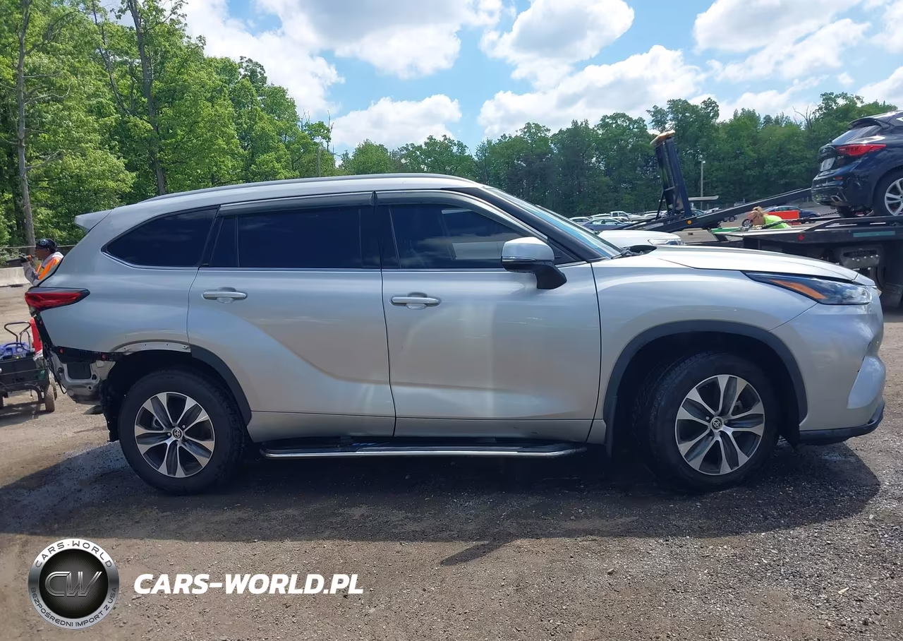 2022 Toyota Highlander Xle VIN:5TDGZRBH5NS211694 - 13
