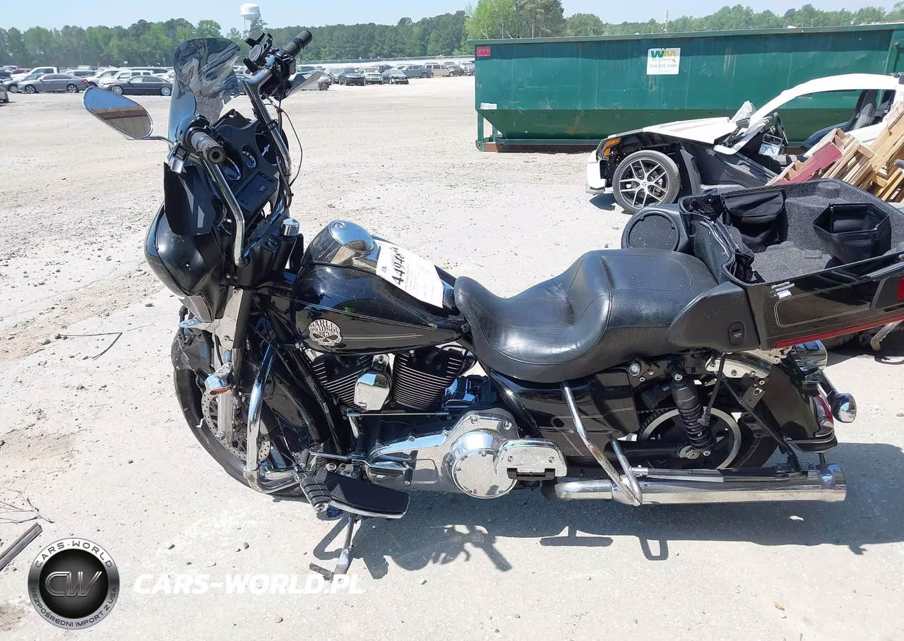 2011 Harley-Davidson Flhtcu VIN:1HD1FC418BB626828 - 13