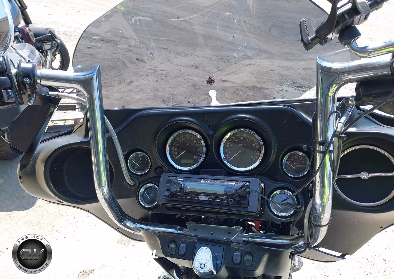 2011 Harley-Davidson Flhtcu VIN:1HD1FC418BB626828 - 17