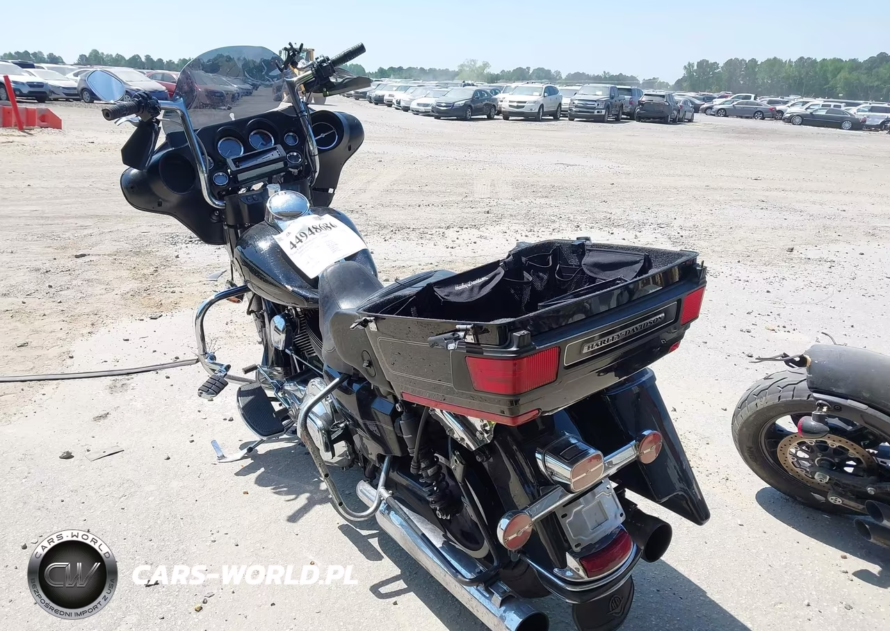 2011 Harley-Davidson Flhtcu VIN:1HD1FC418BB626828 - 3