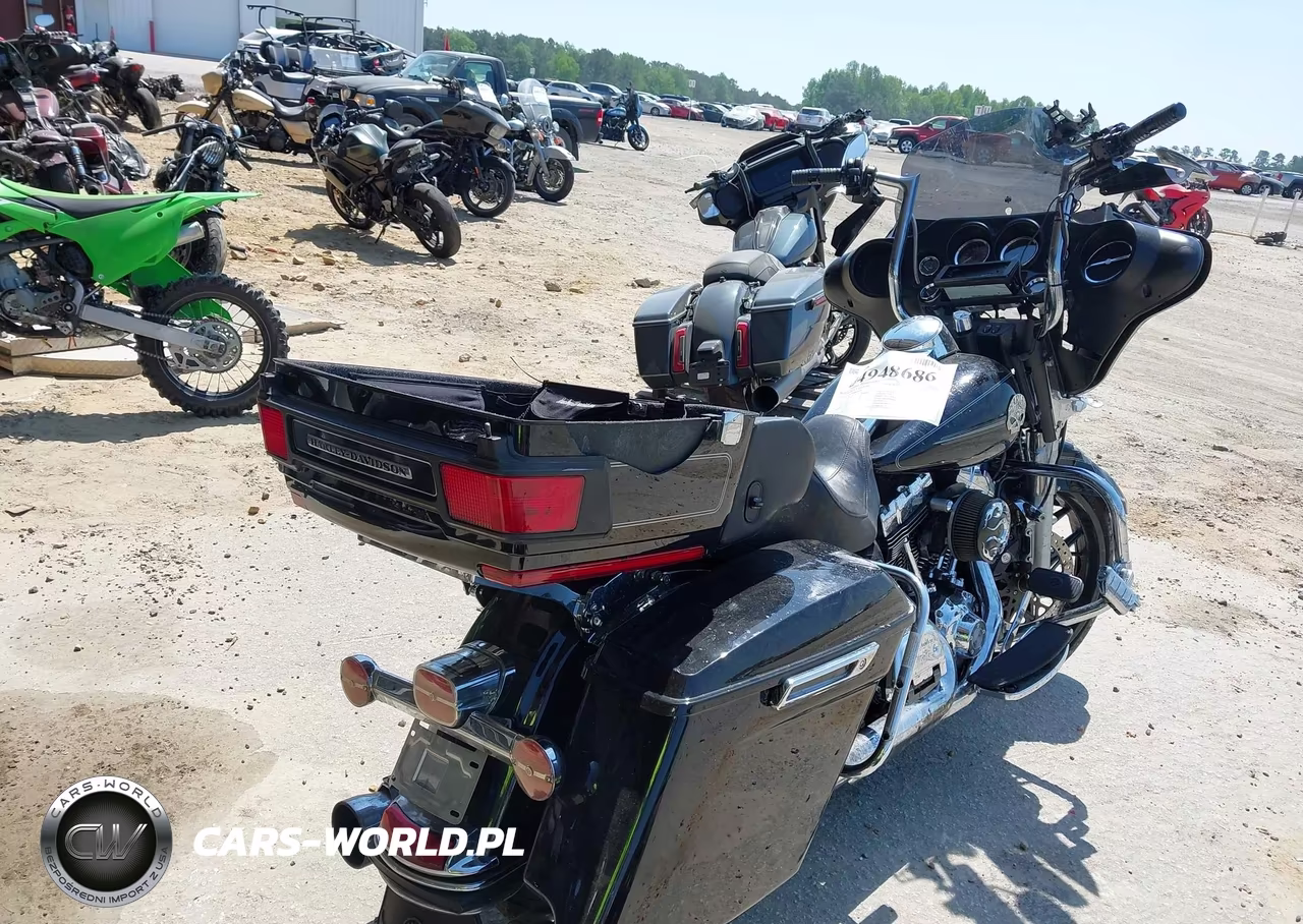 2011 Harley-Davidson Flhtcu VIN:1HD1FC418BB626828 - 4