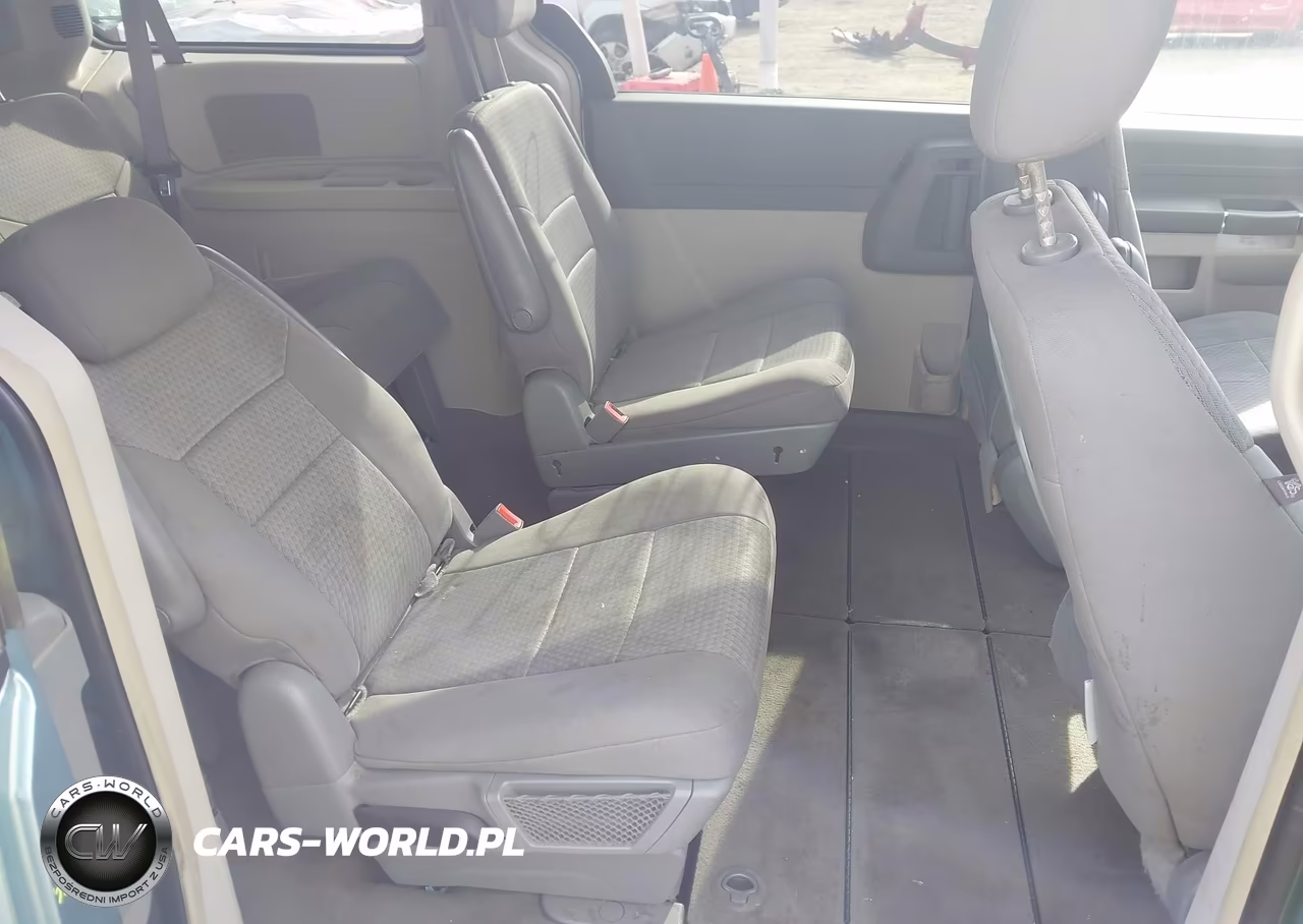 2008 Chrysler Town & Country Lx VIN:2A8HR44H08R623919 - 8