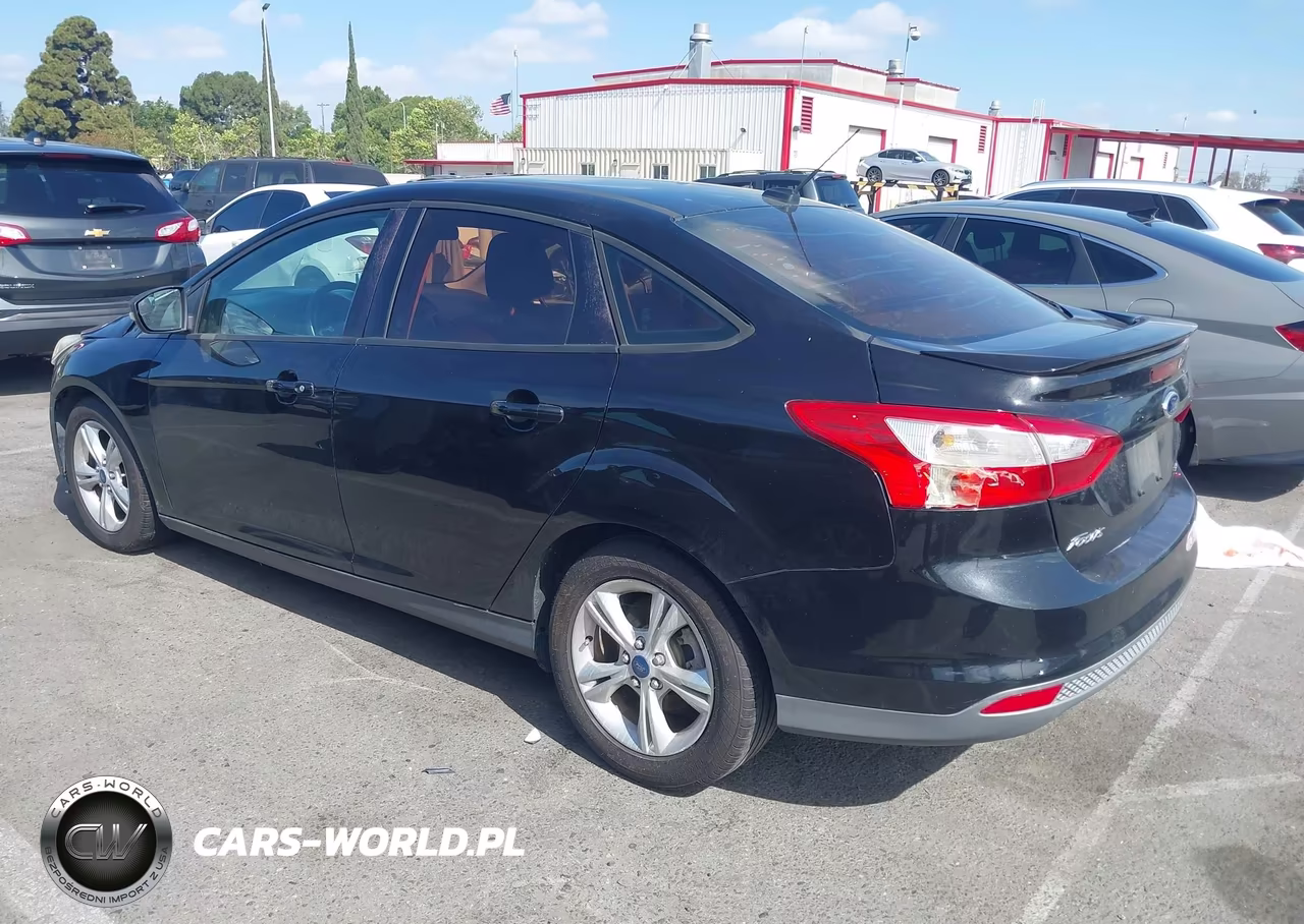 2012 Ford Focus Se VIN:1FAHP3F25CL347955 - 3