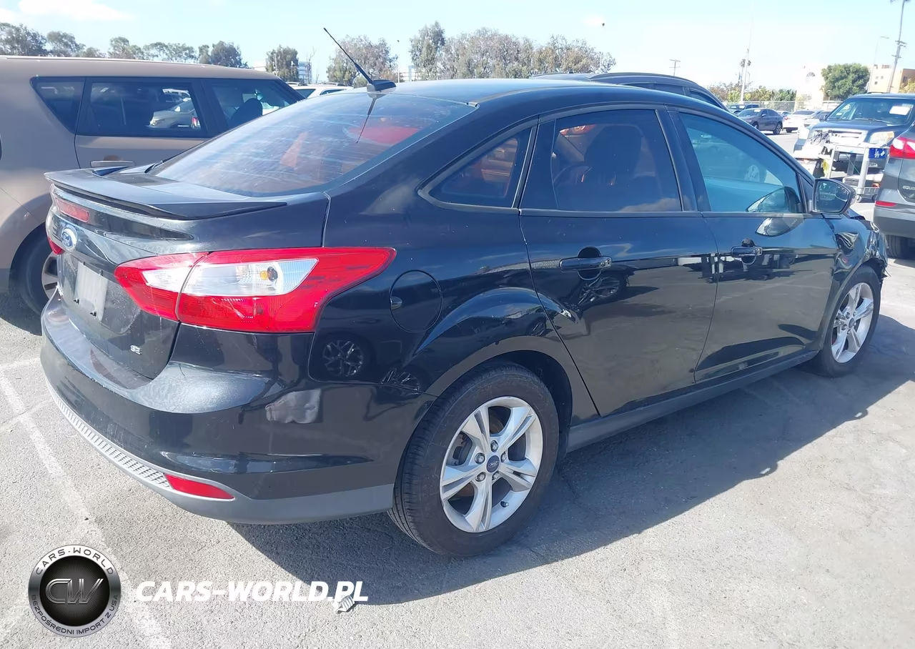 2012 Ford Focus Se VIN:1FAHP3F25CL347955 - 4