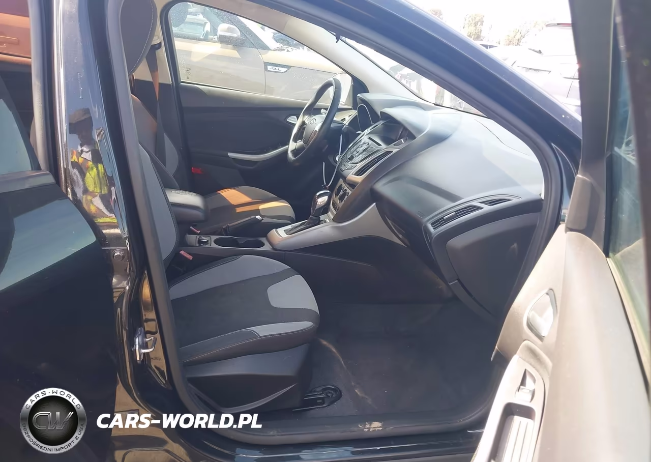 2012 Ford Focus Se VIN:1FAHP3F25CL347955 - 5