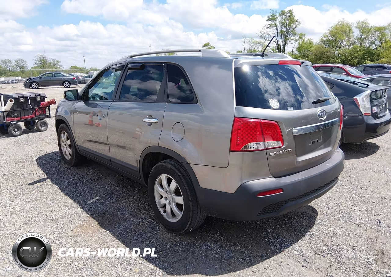 2011 Kia Sorento Lx V6 VIN:5XYKT4A29BG144344 - 3