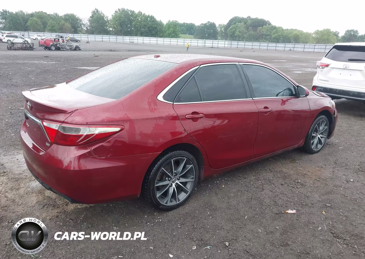 2016 Toyota Camry Xse VIN:4T1BF1FK3GU516339 - 4