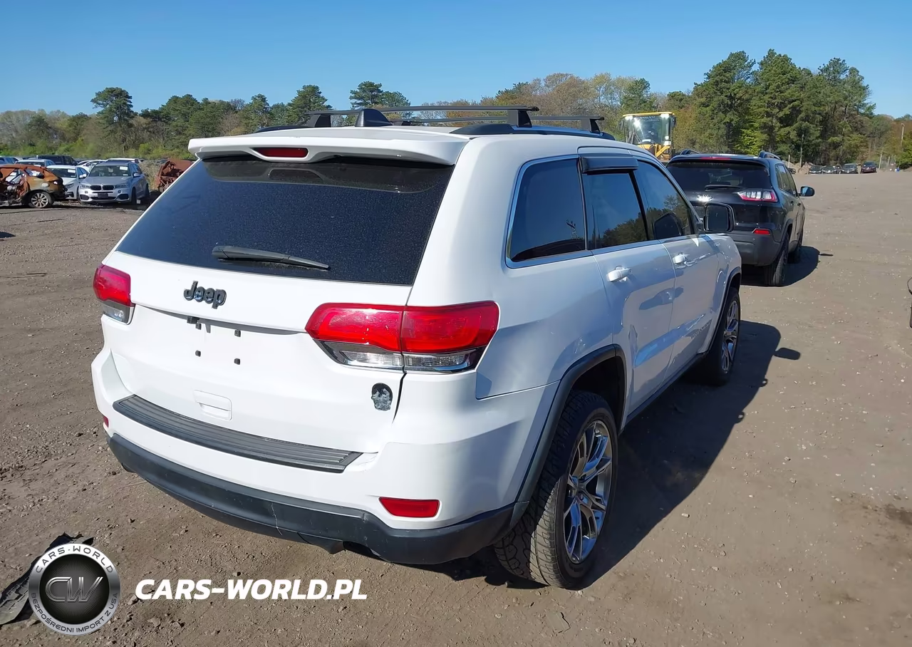 2014 Jeep Grand Cherokee Laredo VIN:1C4RJFAG3EC439413 - 4