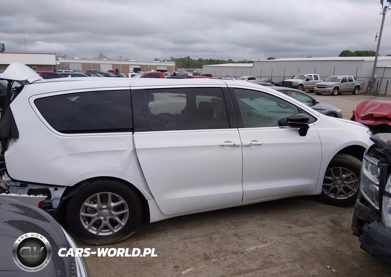 2025 Chrysler Pacifica Select VIN:2C4RC1BG6SR605163 - 14