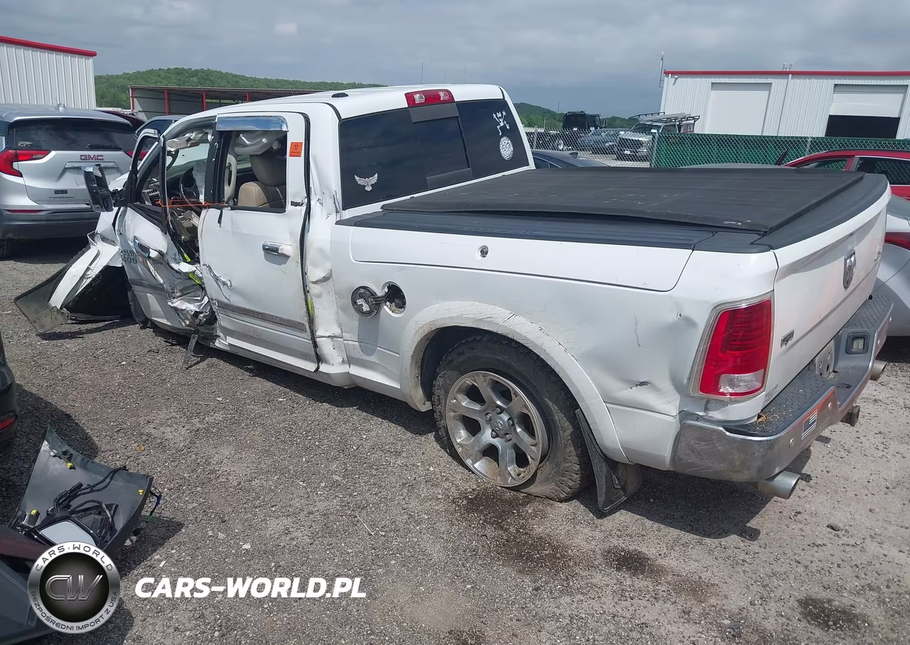 2015 Ram 1500 Laramie VIN:1C6RR7VTXFS589250 - 3