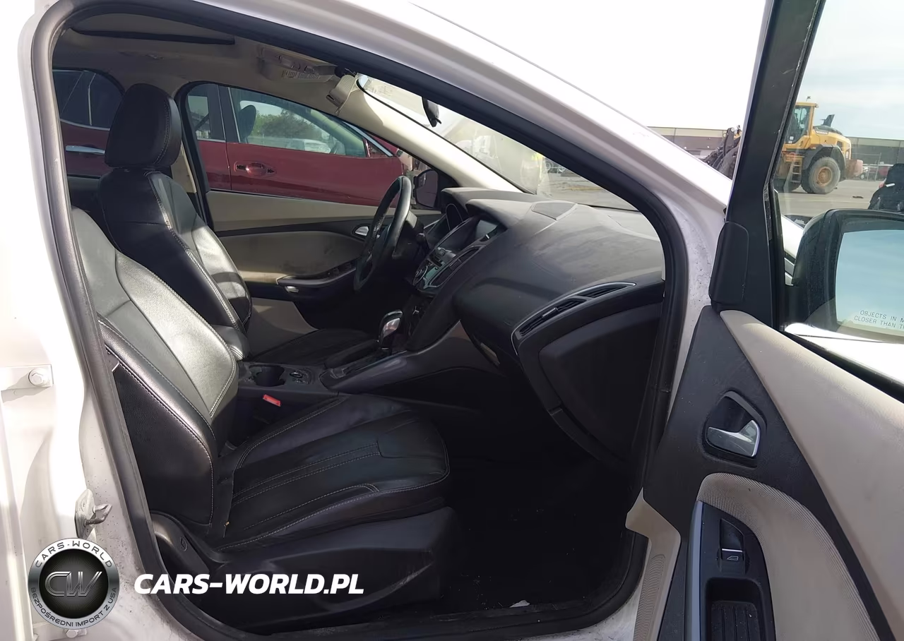 2014 Ford Focus Titanium VIN:1FADP3J2XEL389790 - 5