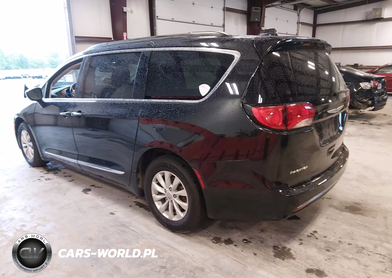 2017 Chrysler Pacifica Touring-L VIN:2C4RC1BG4HR530150 - 3