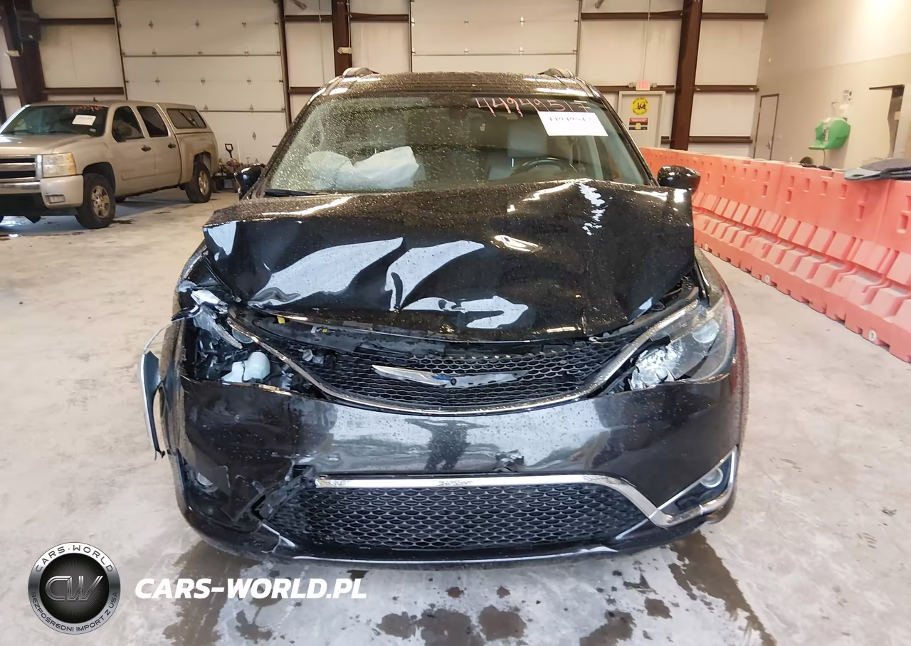 2017 Chrysler Pacifica Touring-L VIN:2C4RC1BG4HR530150 - 6