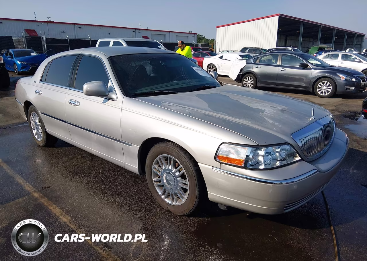 2006 Lincoln Town Car Signature Limited