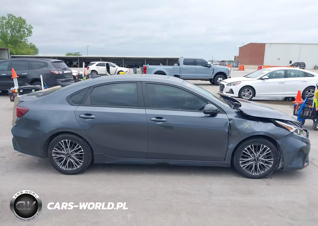 2024 Kia Forte Gt-Line VIN:3KPF54AD7RE715043 - 13