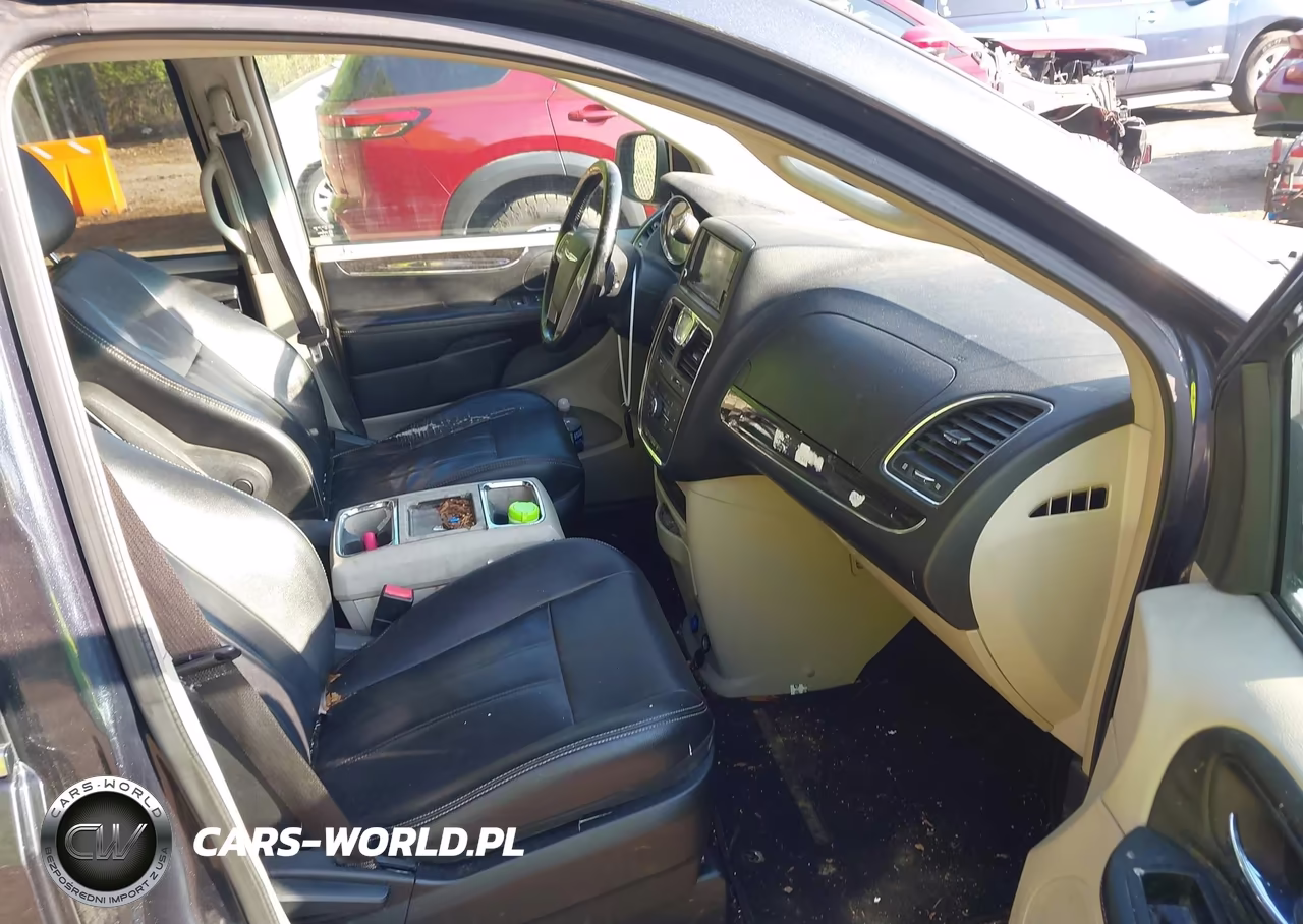 2014 Chrysler Town & Country Touring VIN:2C4RC1BG7ER111639 - 5