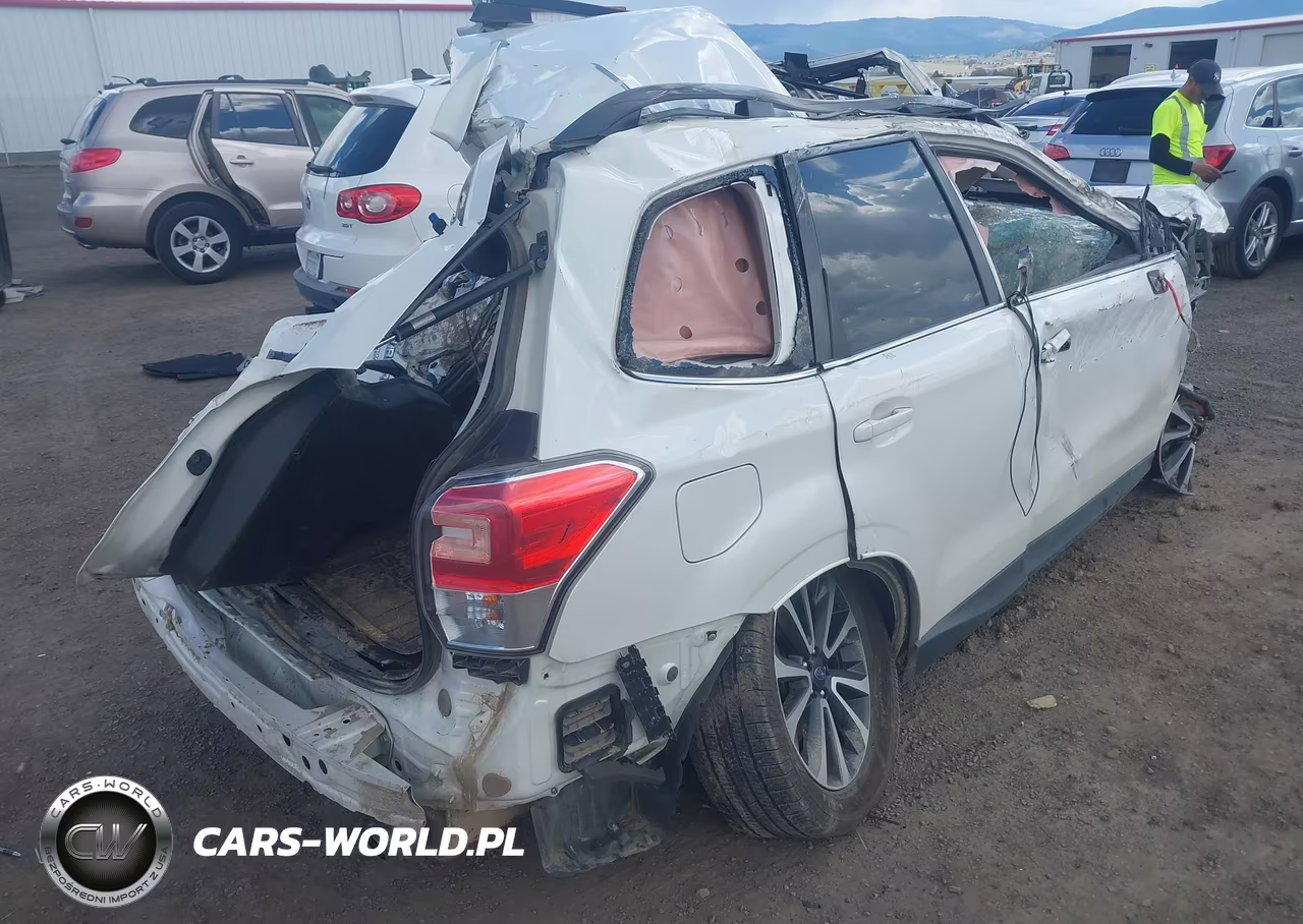 2018 Subaru Forester 2.0Xt Premium VIN:JF2SJGEC0JH561580 - 4