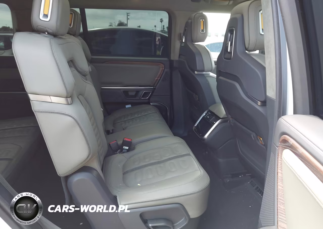 2023 Rivian R1S Adventure VIN:7PDSGABAXPN016356 - 8