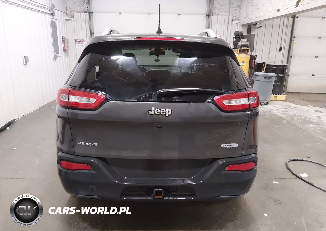 2018 Jeep Cherokee Latitude Plus 4X4 VIN:1C4PJMLB1JD545988 - 16