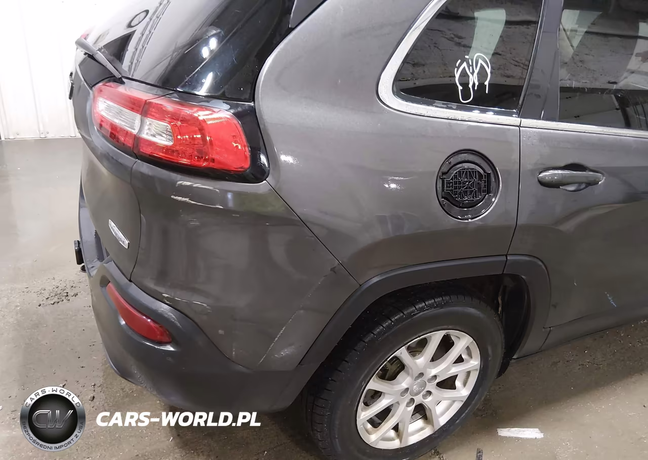 2018 Jeep Cherokee Latitude Plus 4X4 VIN:1C4PJMLB1JD545988 - 18