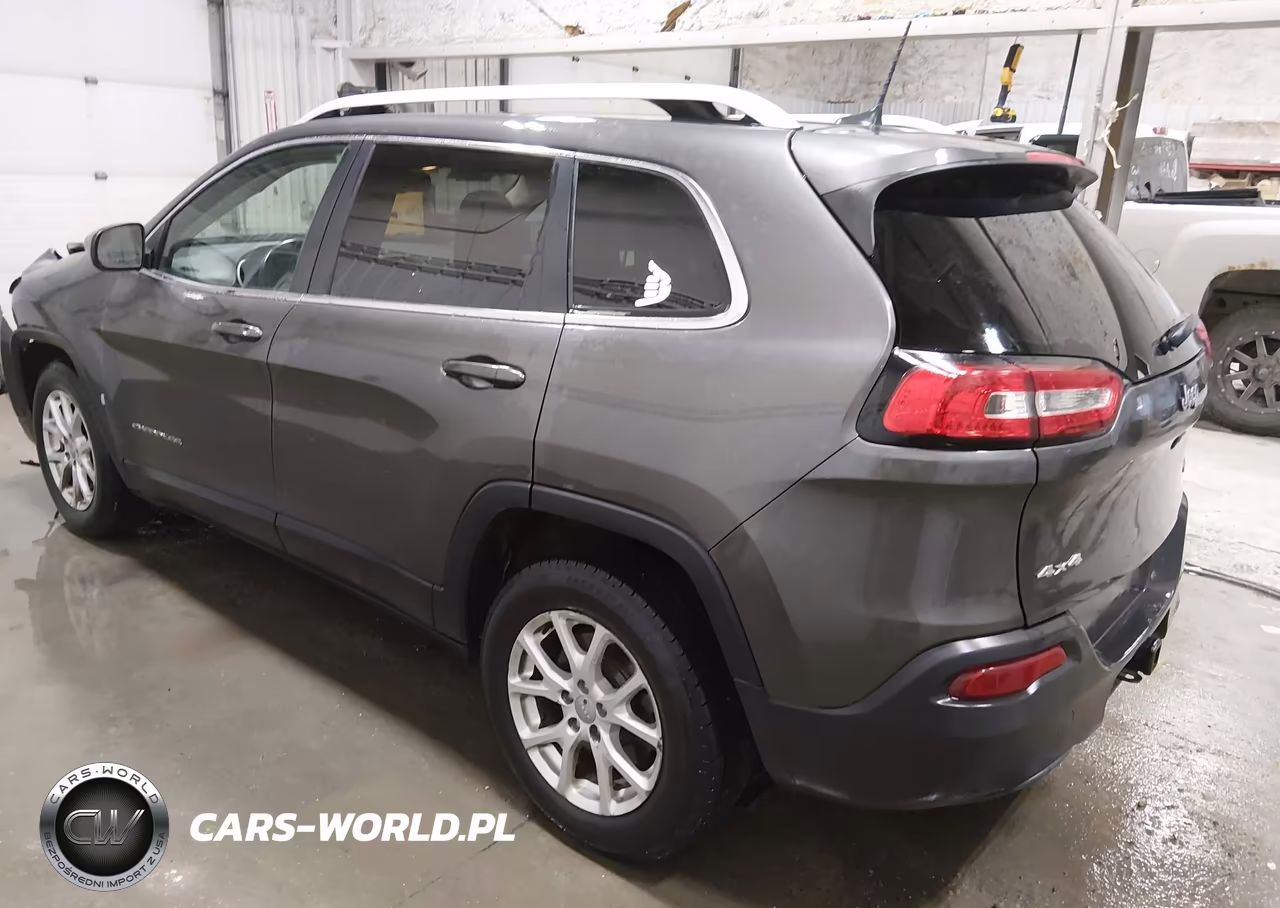 2018 Jeep Cherokee Latitude Plus 4X4 VIN:1C4PJMLB1JD545988 - 3