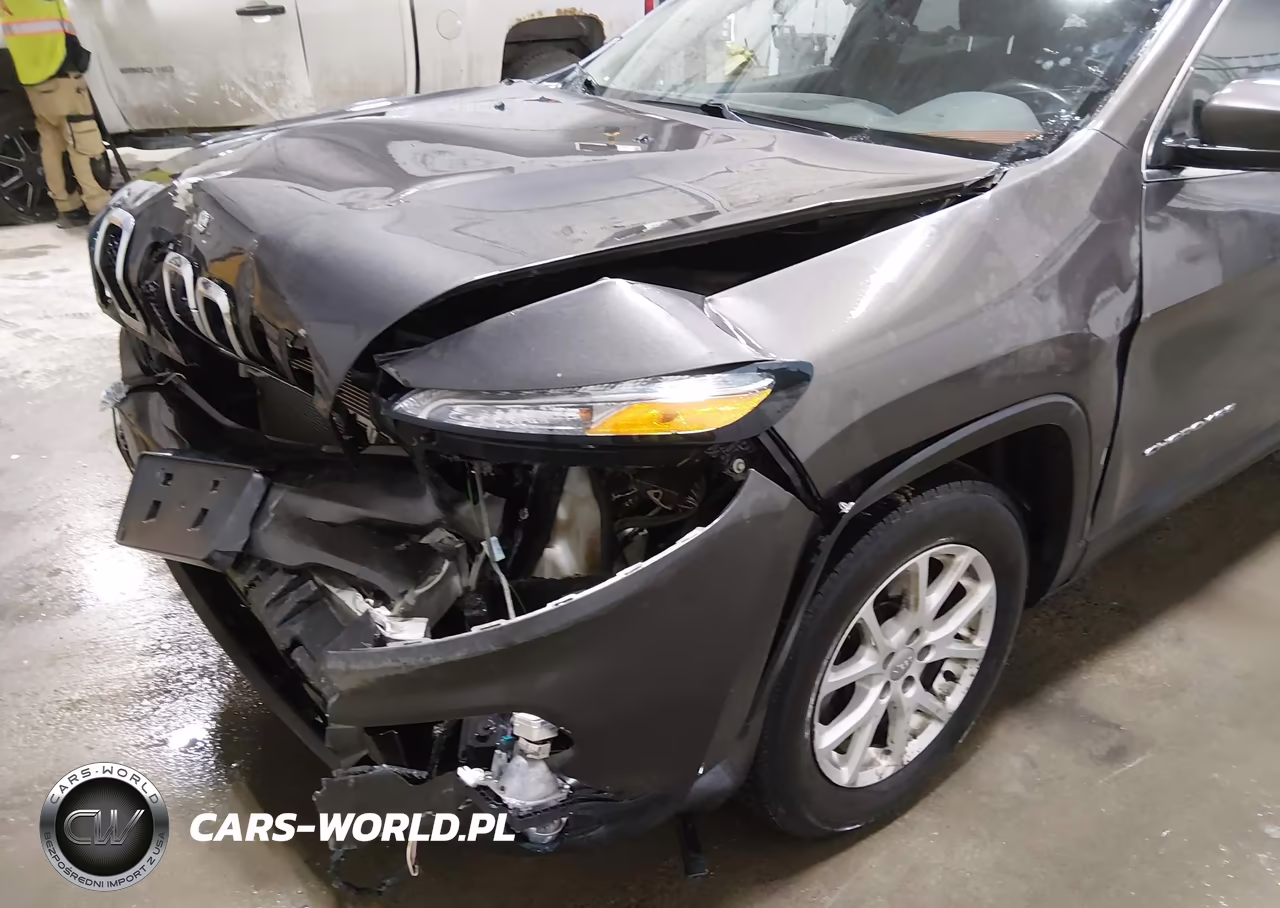 2018 Jeep Cherokee Latitude Plus 4X4 VIN:1C4PJMLB1JD545988 - 6