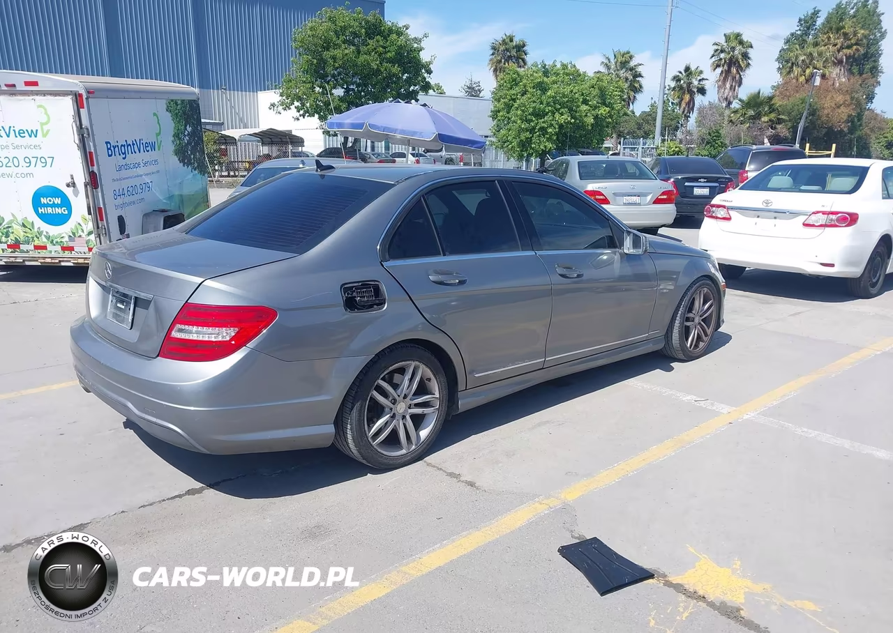 2012 Mercedes-Benz C 250 Sport VIN:WDDGF4HB3CR208339 - 4